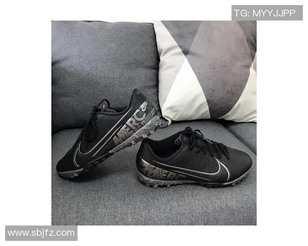 球星同款耐克碎钉足球鞋助力竞技表现全方位提升尊享运动体验